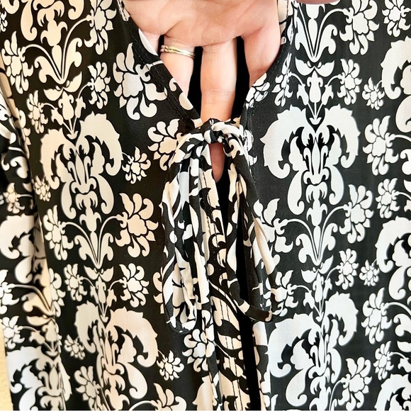 Notations 1X Black White Damask Print Top Short Sleeve Wrinkle Resistant Travel - Picture 3 of 8